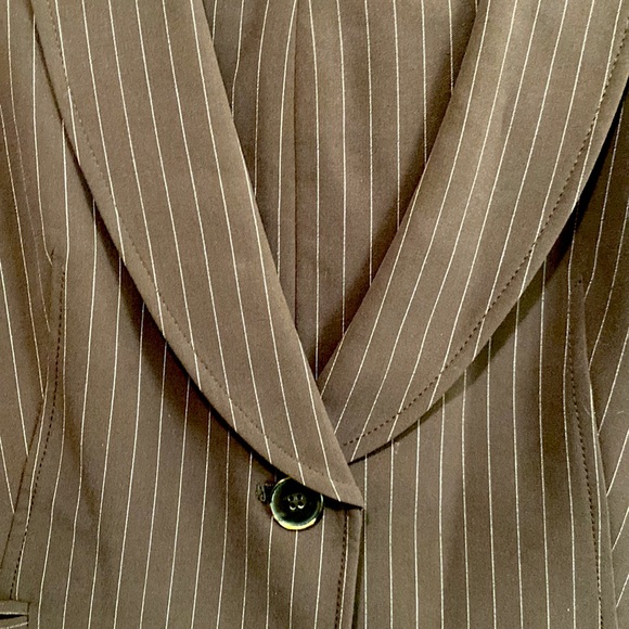 Nine west business suit. - Picture 3 of 9